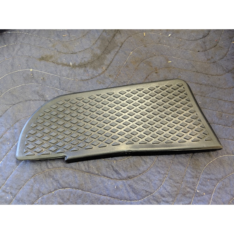 Step Pad, Left; Late Bay